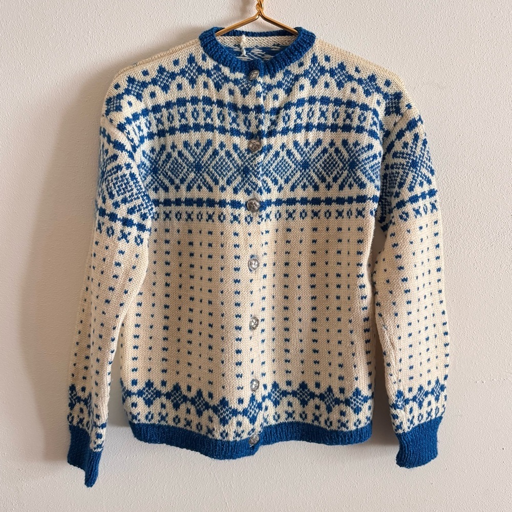 Vintage hand knit blue, white fair isle knit cardigans sweater size medium JA1